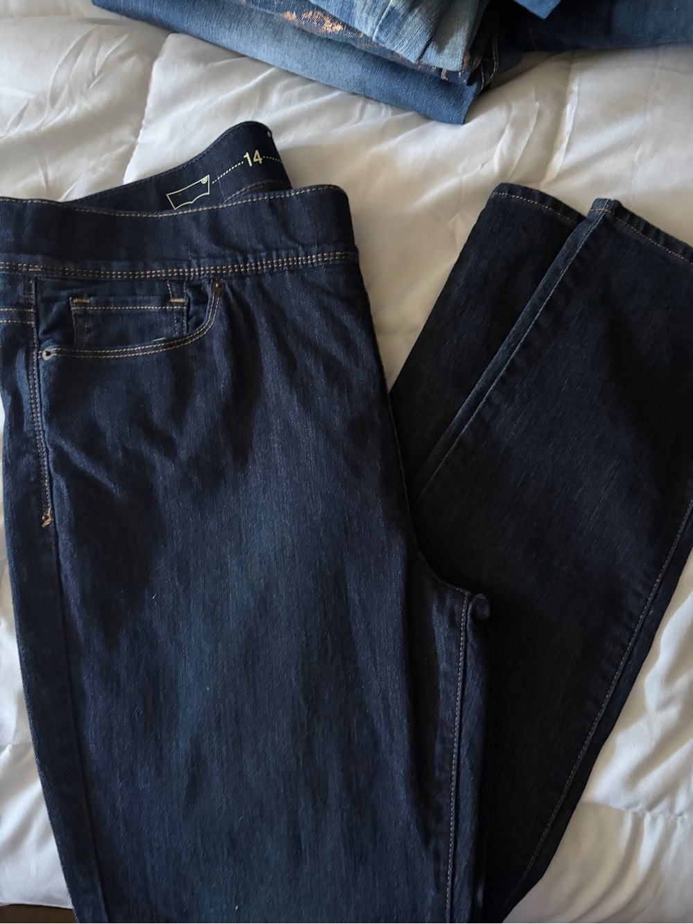 Levi's Straight Leg Jeans in Deep Indigo